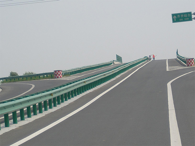 肇庆高速公路护栏的材质与规格